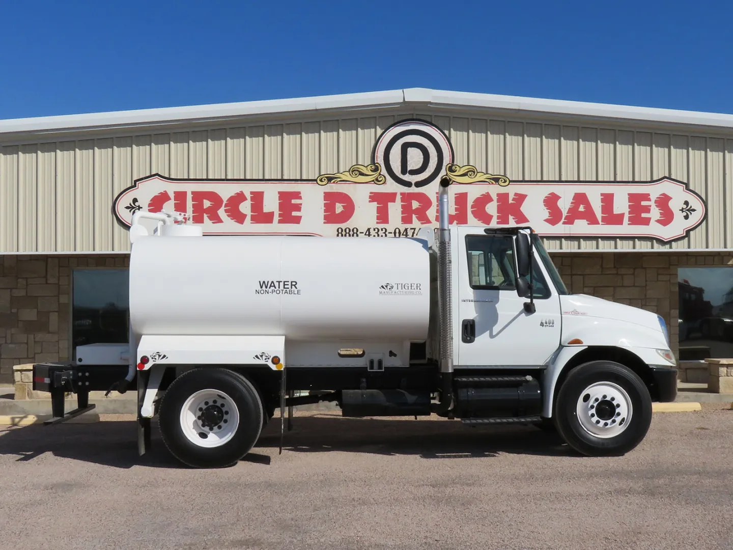 Circle D Truck Sales: Water Truck 5487NC